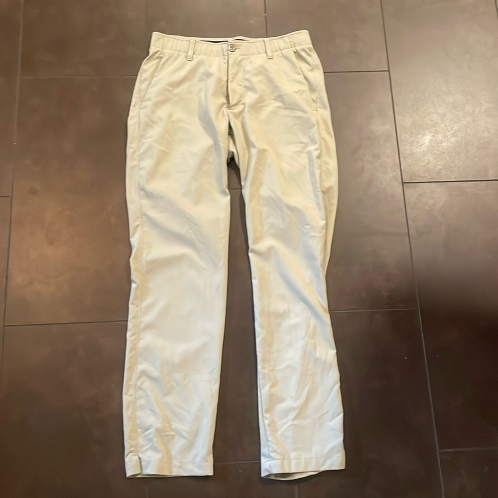 Under Armour khaki golf pants size 32x32